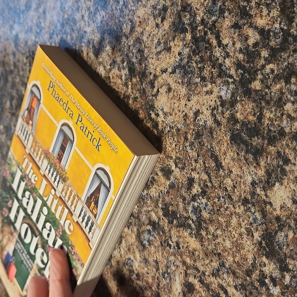 📚3/$20 the little Italian Hotel by Phaedra Patrick - Picture 4 of 5